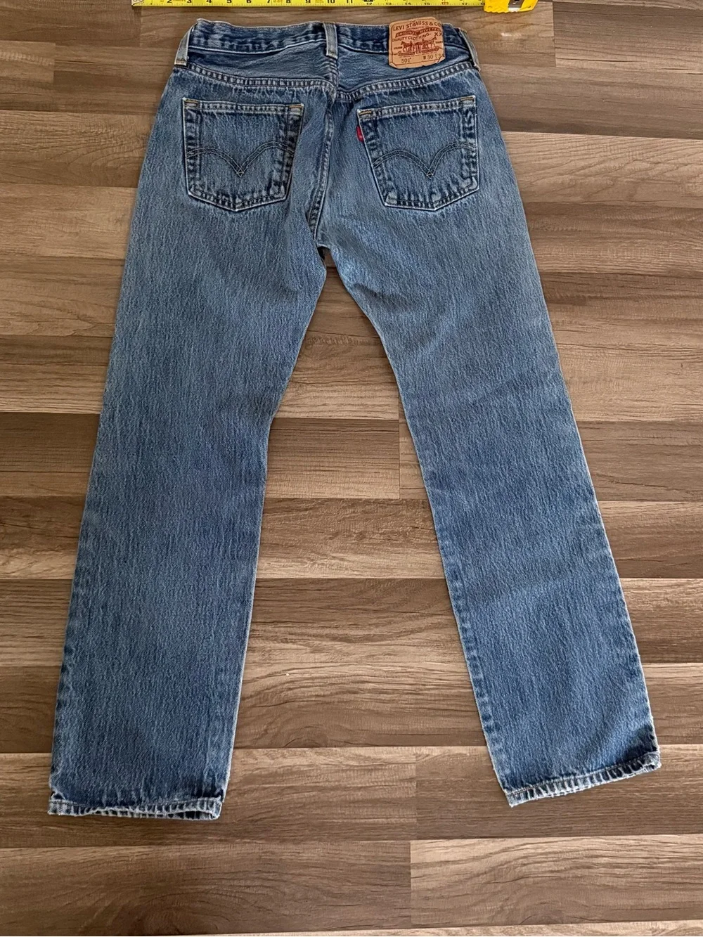 Levi's 501 Men's Straight Jeans in Light Blue Wash - Picture 3 of 12